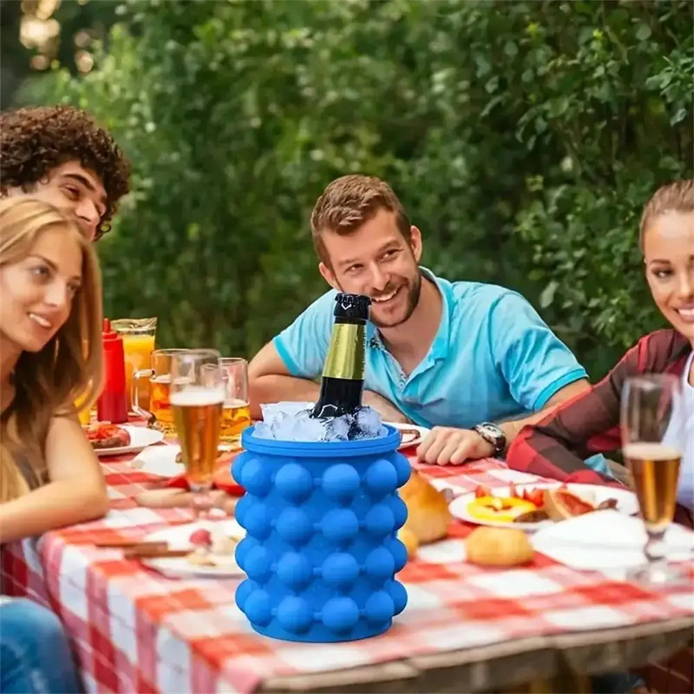 Easy Release Ice Cube Maker